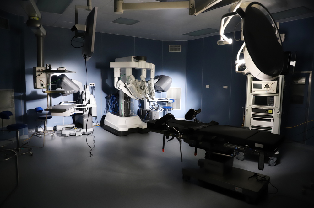 Военномедицинска академия въвежда роботизирана хирургия Da Vinci Xi