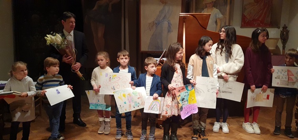 Деца, вдъхновени от концерт в Брюксел, нарисуваха картини за събитието