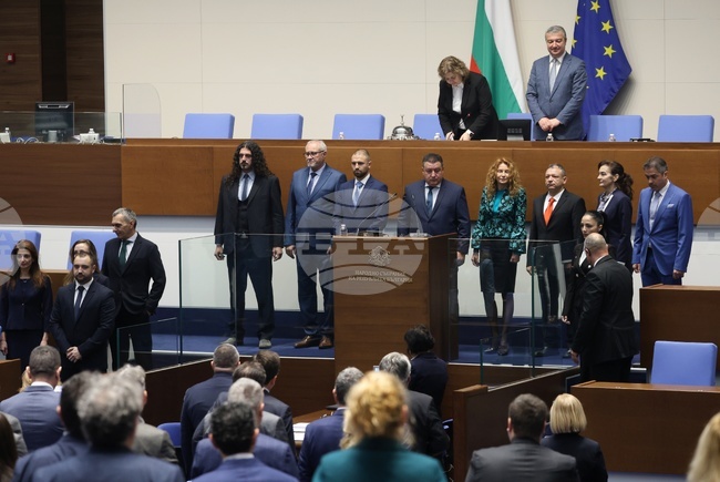 Тринадесет нови народни представители положиха клетва на мястото на избраните в кабинета "Желязков"