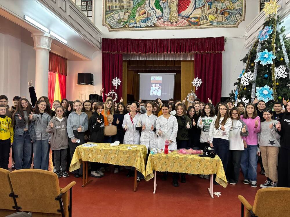 Практическо обучение за оказване на първа долекарска помощ се състоя в Болградската гимназия