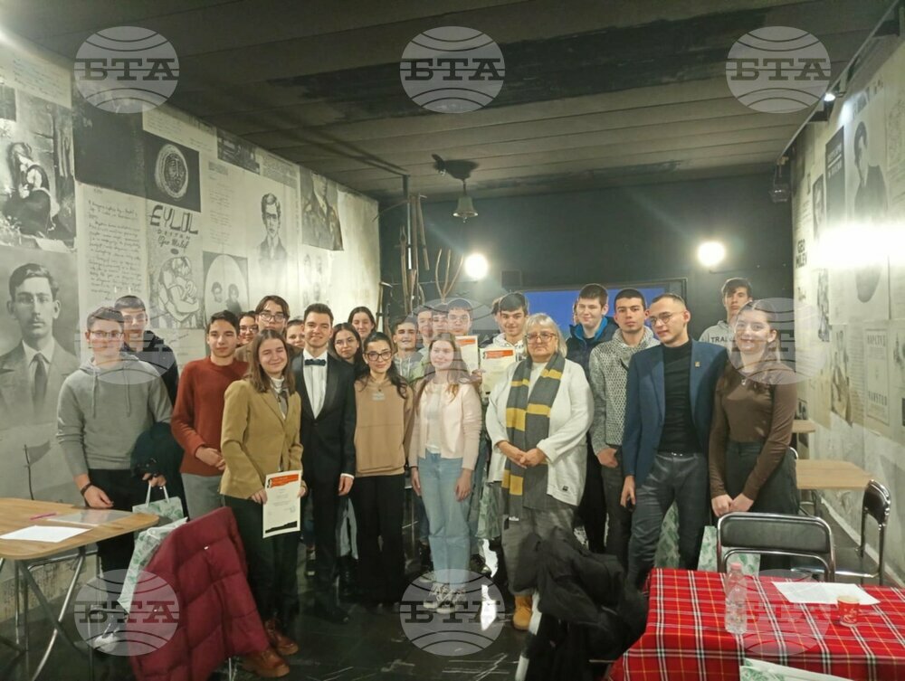 Община Стара Загора: Отбор „Вечният пламък“ от ПГОХ „Райна Княгиня“ спечели литературната викторина за Гео Милев