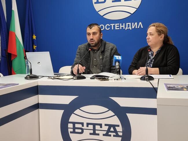 Представяне на доклад "Пътят на българското средно образование - с различна (не)проходимост за всеки ученик и семейството му"