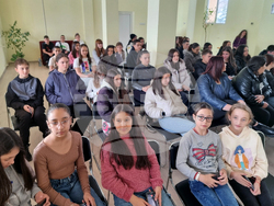 Перник -  доц. Милен Иванон - ученици - среща