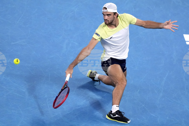 Томаш Махач се класира за полуфиналите на турнира по тенис в Аделаида, номер 1 в схемата Алехандро Давидович Фокина също продължава напред