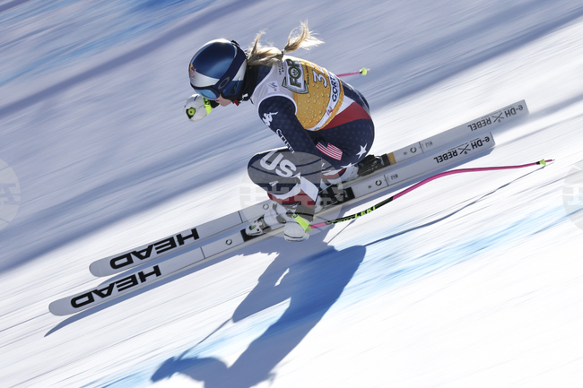 Линдзи Вон каза, че се чувства добре след падането по време на тренировка по спускане в Кортина и ще се състезава този уикенд