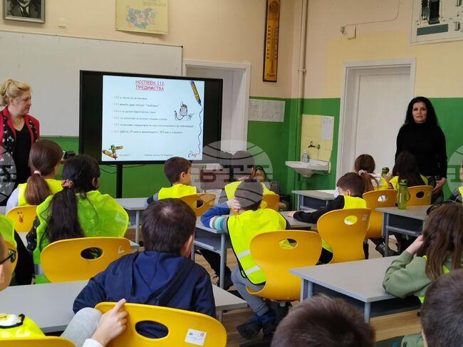 Деца от Свиленград преминаха обучение за работа със спешния телефон
