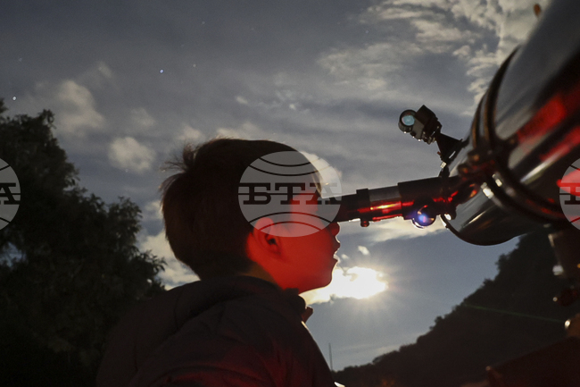 „Парад на планетите“ не може да се наблюдава от България тази вечер, информират от Планетариума в Смолян