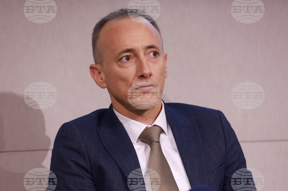 Новите учебни програми трябва да дадат умения на учениците за професиите на бъдещето, каза министър Красимир Вълчев