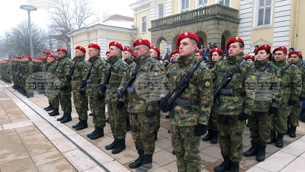 Най-ниската основна заплата на военнослужещите ще бъде 2296 лв., съобщи Министерството на отбраната