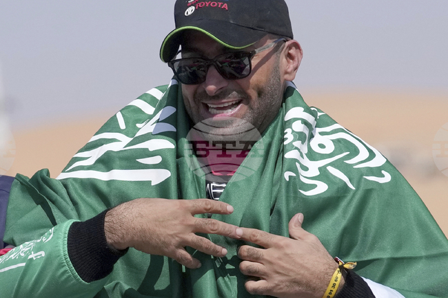 Миналогодишният шампион на Рали Дакар Язид Ал-Раджи напусна състезанието заради технически проблеми