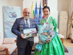 Среща по повод 35 години от установяването на дипломатически отношения между България и Южна Корея се състоя в Българското посолство в Сеул