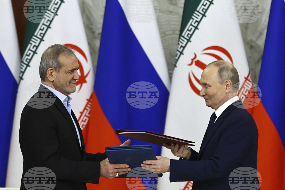 Путин обсъди с Пезешкиан иранско-американските преговори, съобщи Кремъл
