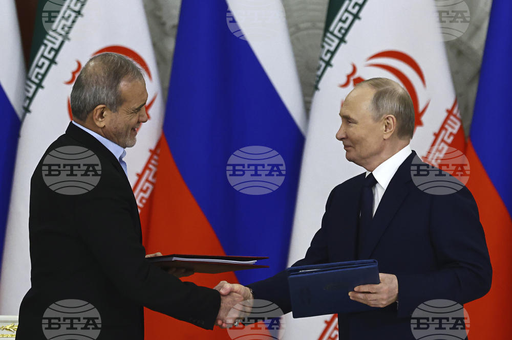 Иранският парламент одобри стратегически пакт с Русия