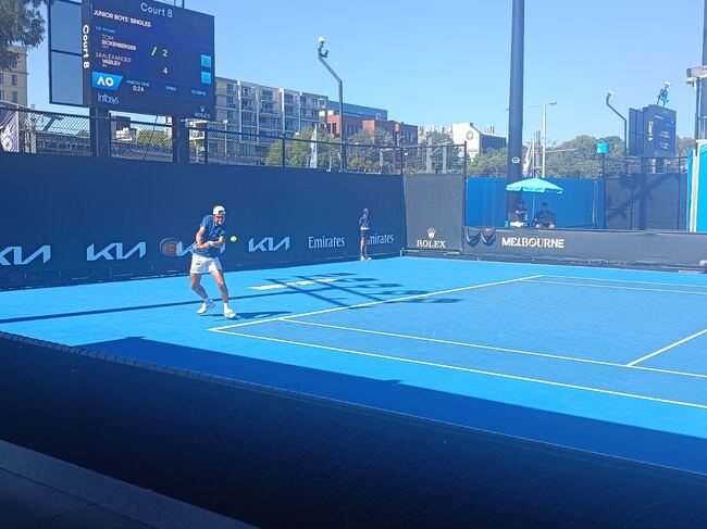 Александър Василев отпадна на двойки при юношите на Откритото първенство на Австралия