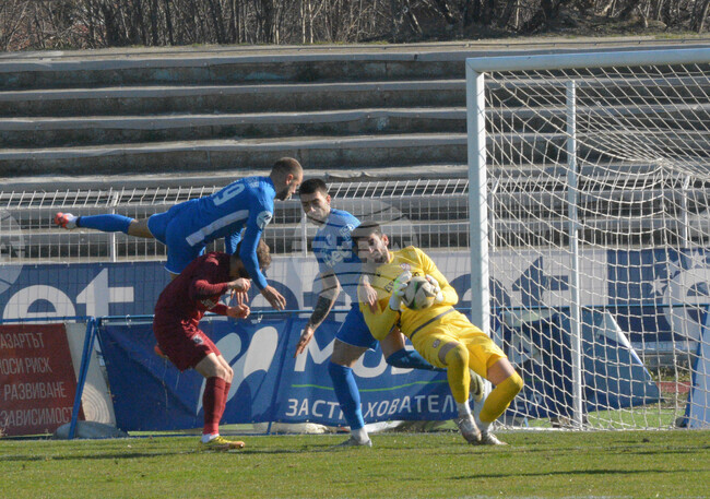 Локомотив Горна Оряховица и Фратрия не се победиха в двубой от Втора лига
