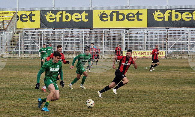 Берое победи Атлетик (Куклен) в първата си контрола за годината