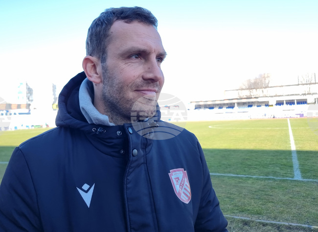 "Като игра сме далеч от това, което имам като изисквания", заяви наставникът на Фратрия Васил Петров