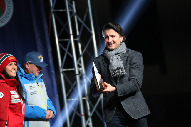 Tourism Minister Awards Winners of Parallel Giant Slalom