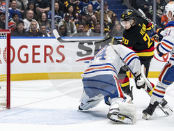 Oilers Canucks Hockey