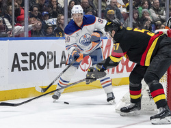 Oilers Canucks Hockey