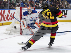 Oilers Canucks Hockey