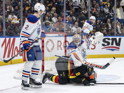Oilers Canucks Hockey