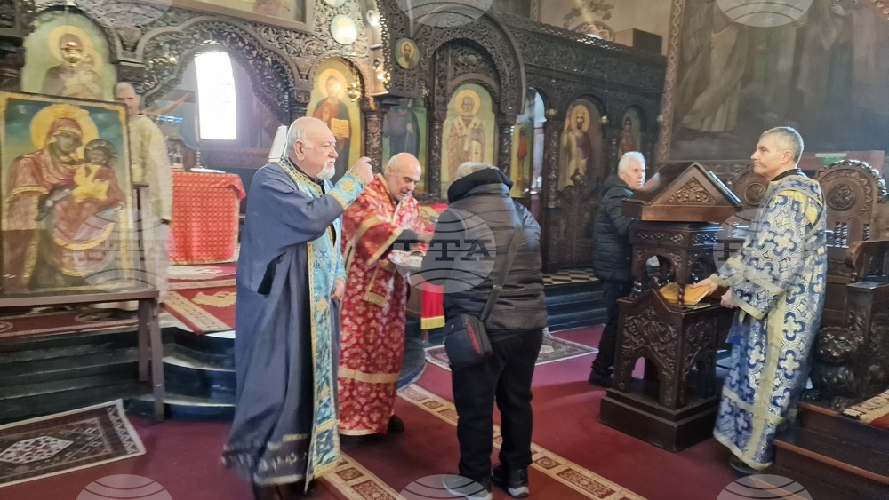 Отец Димитър отслужи литургия в православния храм "Свето Възнесение" в Шумен, със слово към миряните се обърна иподякон Сава Сивриев