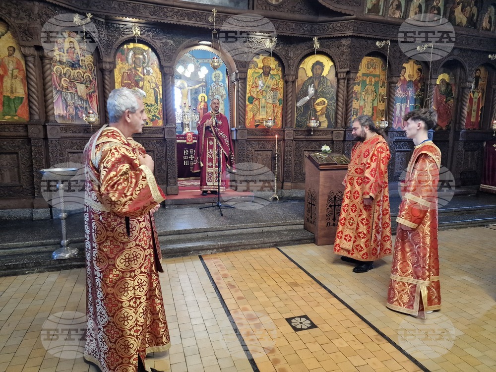 Нека не пренебрегваме благодарността, както към Бога, така и към ближния, призова в неделната си проповед в Търговище отец Анатоли Тодоров