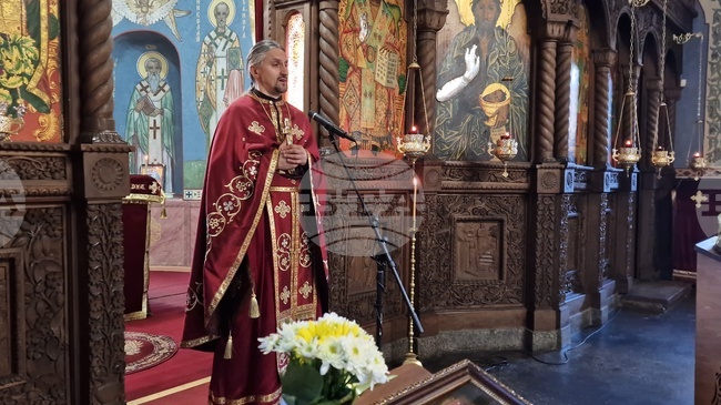 Търговище - неделна служба - отец Анатоли Тодоров