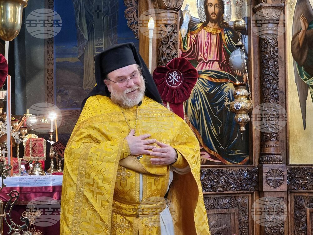 Ще разчитам на вашите молитви, обърна се архимандрит Димитрий към миряните след последната си проповед като архиерейски наместник в Ямбол