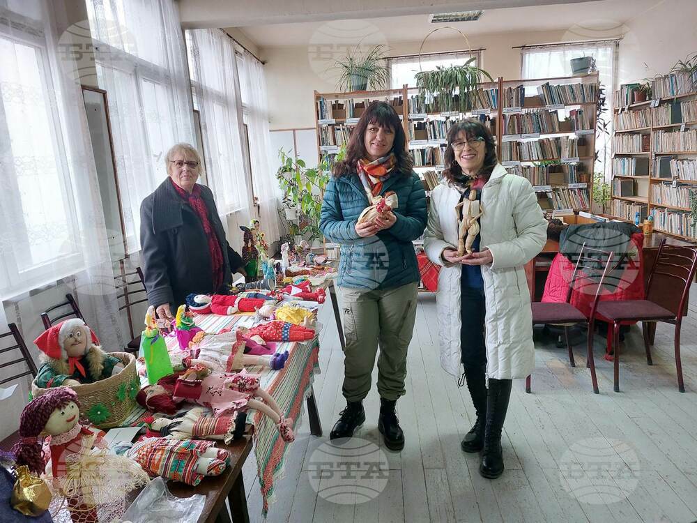 В националния конкурс „Куклата на баба“ в Търговищко участваха 75 творци от страната с 85 кукли