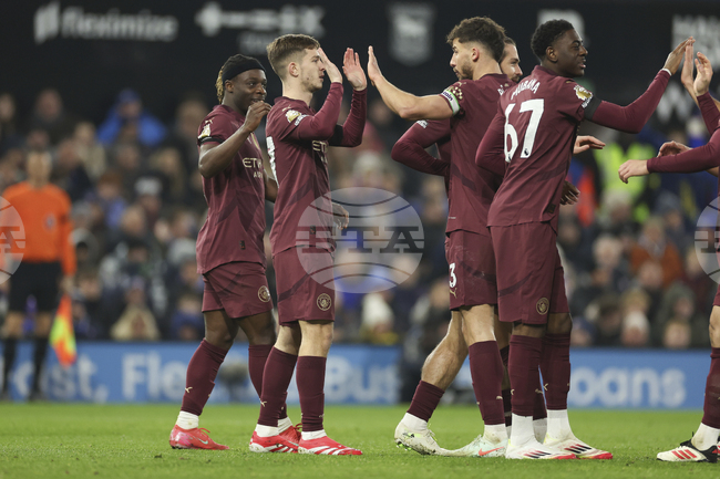 Манчестър Сити е обвинен, че е насърчил играч на Валядолид да развали договора си