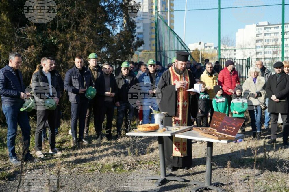 В Бургас стартираха разширението на терена, който ФК Нефтохимик използва за мачове и тренировки