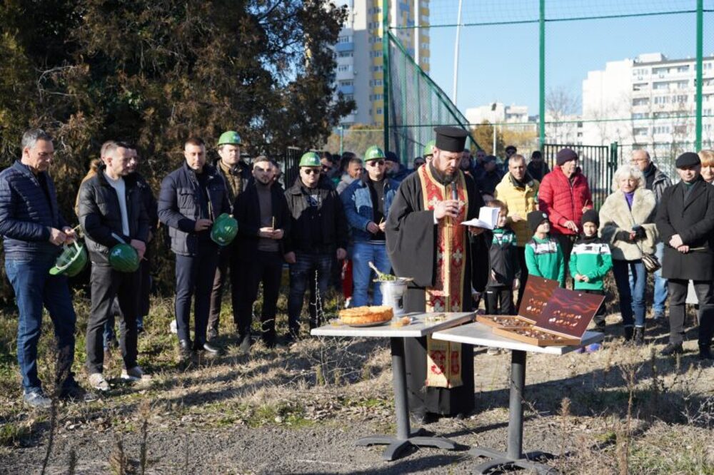 В Бургас стартираха разширението на терена, който ФК Нефтохимик използва за мачове и тренировки