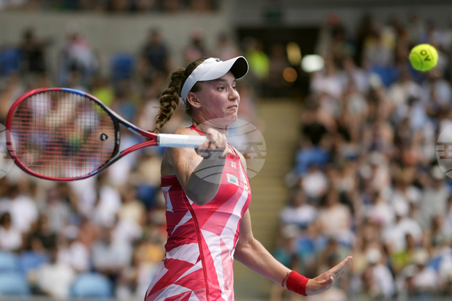 Елена Рибакина се класира на полуфиналите на турнира по тенис за жени в Дубай с победа срещу София Кенин