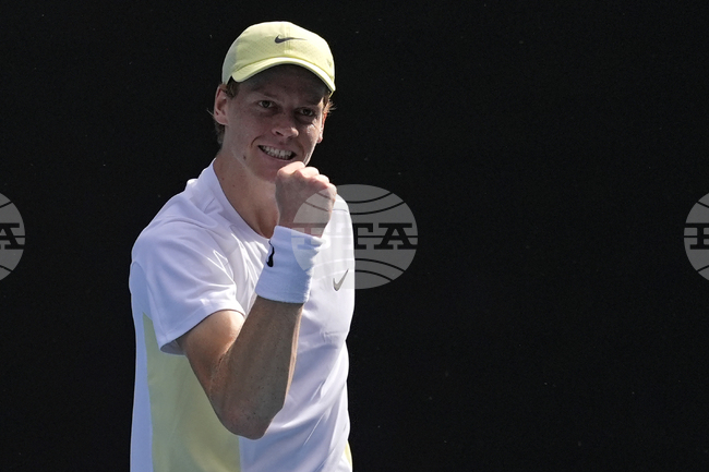 Италианецът Яник Синер продължава защитата си на титлата на Откритото първенство на Австралия по тенис, Лоренцо Сонего също достигна до четвъртфиналите