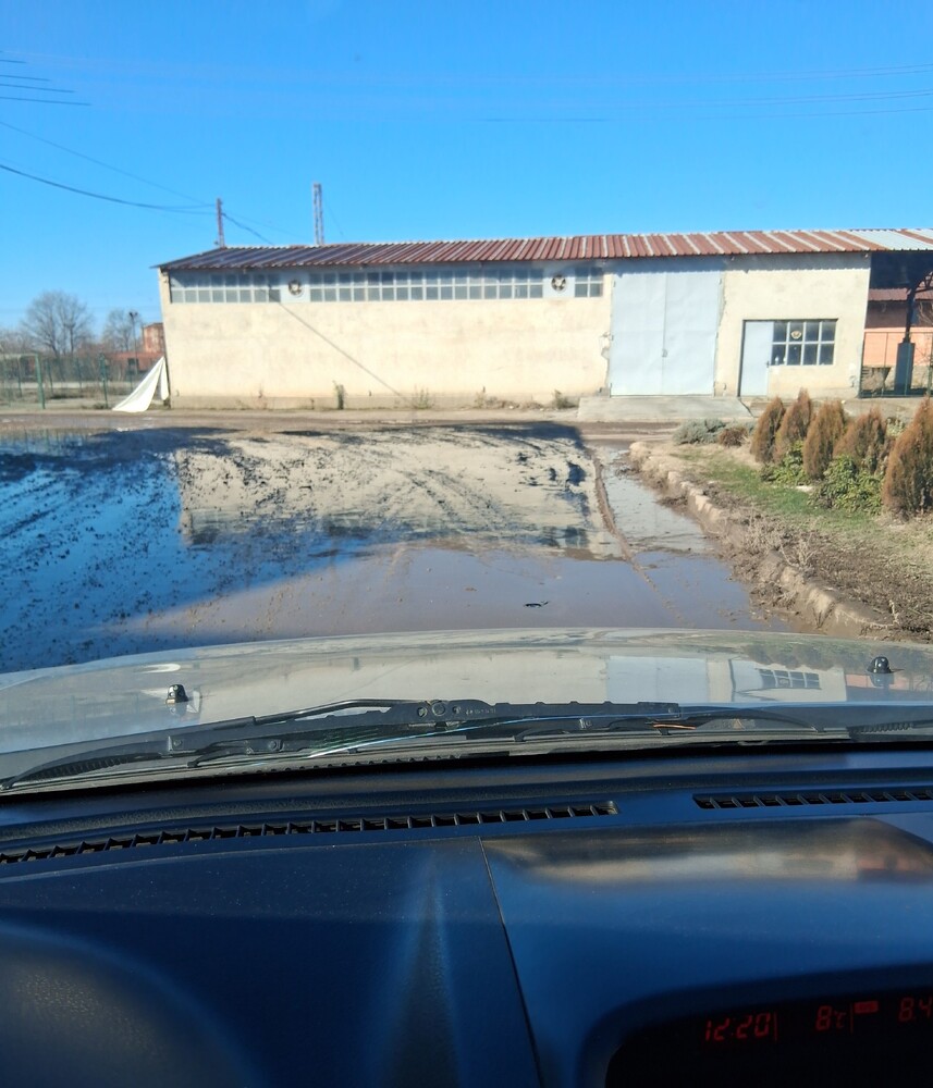 Откриха незаконна площадка за горене на кабели, обгазила с черен дим край Стара Загора