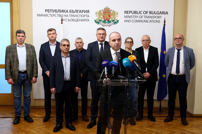 Няма да се толерира нарушаване на процедурните правила, свързани с безопасността на движението по железния път, каза министър Гроздан Караджов