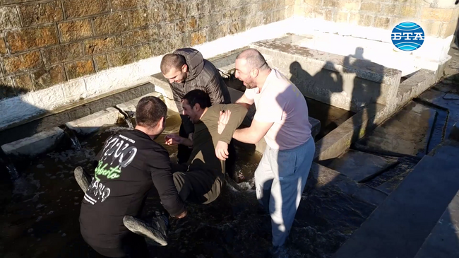 Младоженци пресъздадоха обичая „Къпанки“ в свищовското село Царевец