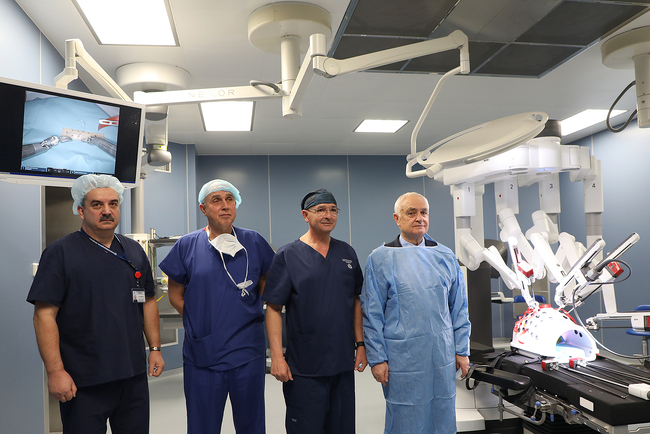 Хирурзи от ВМА ще оперират с Da Vinci Xi