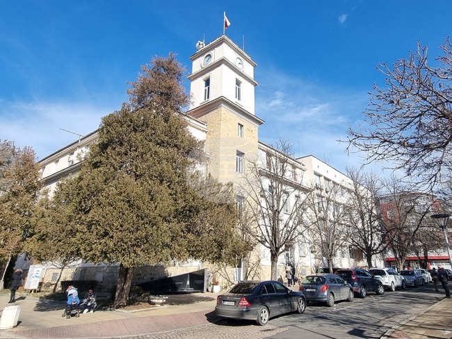 Общо в осем кърджалийски училища днес са получени сигнали за взривни устройства 