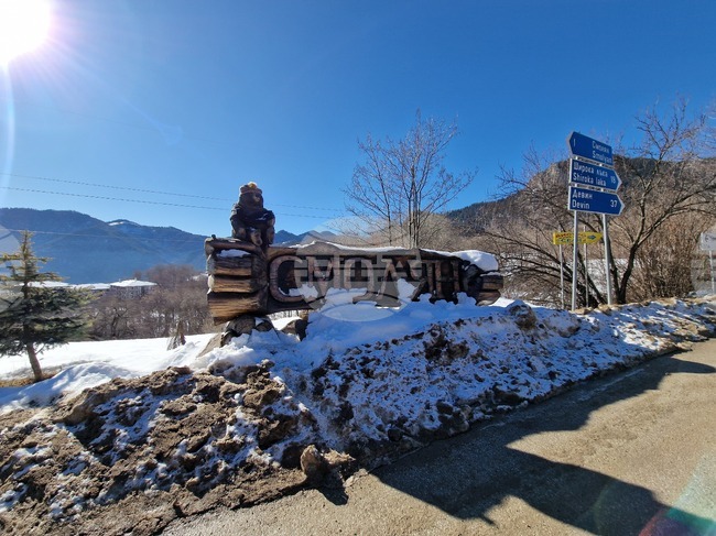 Разчистен е участъкът от пътя Михалково - Кричим от падналата земна маса, движението е в двете ленти