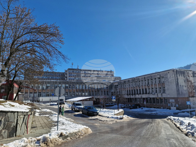 Смолянската болница запазва всички отделения и структури и обучава 13 специализанти 