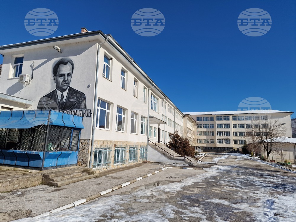 Пенсионирана учителка от Смолян спечели първото в страната дело, касаещо понятието „при същия работодател“ в учителското съсловие