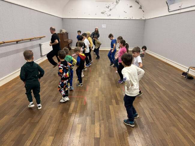 Урок по „Български традиции, фолклор и култура” се състоя в училище „Канатица“ в Швейцария 