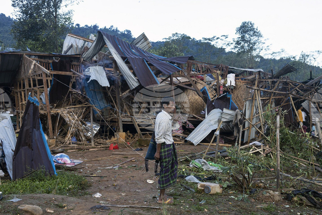 Въздушен удар на мианмарската армия по чайна отне живота на най-малко 18 души