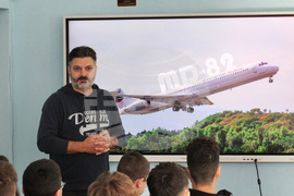 СУ „Иван Н. Денкоглу" - изложба - авиационна фотография