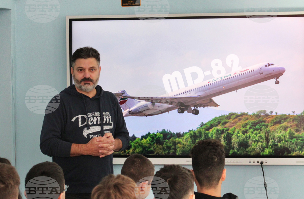 СУ „Иван Н. Денкоглу" - изложба - авиационна фотография