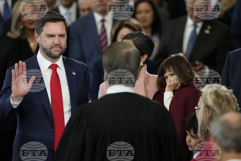 Джей Ди Ванс положи клетва като вицепрезидент на САЩ