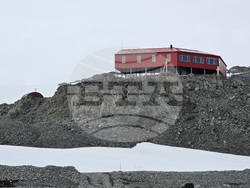Antarctic - Livingston Island - cargo handling